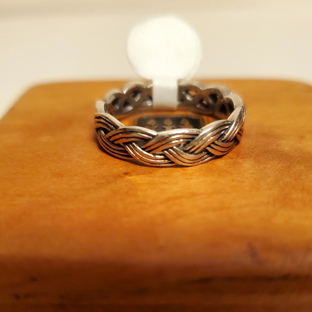 James Avery Retired Trinity Band,  size 9